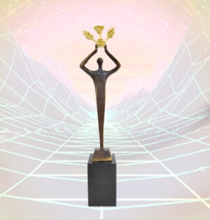 Skulptur der Champion - Tolles Geschenk zur Gratulation zum Sieg, Erfolg, Meisterschaft, Ausbildung, Studium, Berufsabschluss, Abschluss und Leistungen im Sport. Optional mit Gravur