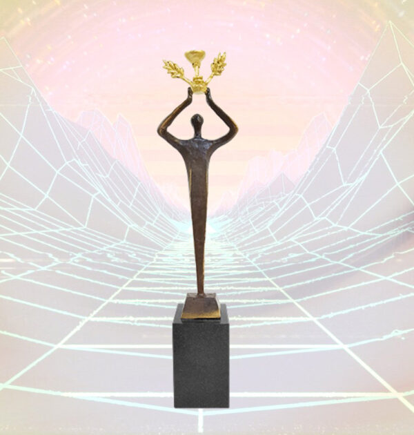 Skulptur der Champion - Tolles Geschenk zur Gratulation zum Sieg, Erfolg, Meisterschaft, Ausbildung, Studium, Berufsabschluss, Abschluss und Leistungen im Sport. Optional mit Gravur