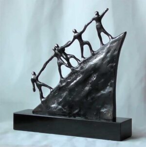 Bronze Skulptur Der Weg nach vorne - Hochwertiges Geschenk zum Firmen Jubiläum, für Geschäftspartner, zur Firmenübernahme, zur Geschäftsübergabe, für die Geschäftsführung oder Vorstand.