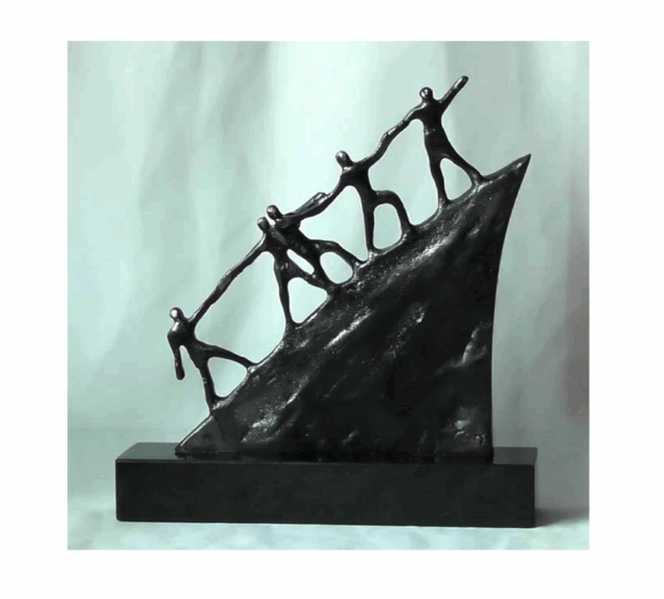 Bronze Skulptur Der Weg nach vorne - Hochwertiges Geschenk zum Firmen Jubiläum, für Geschäftspartner, zur Firmenübernahme, zur Geschäftsübergabe, für die Geschäftsführung oder Vorstand.