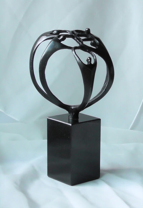 Bronze Skulptur Der Zusammenhalt Hochwertige Bronzeskulptur zum Firmenjubiläum, für Geschäftspartner, Kunden, zur Firmeneröffnung, Geschäftsübernahme oder zum Geburtstag.