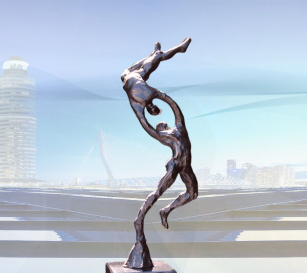 Bronze Skulptur Dynamische Zusammenarbeit - Kreatives Geschenk für Firmenkunden, Geschäftsgründung, Firmengründung, Firmenjubiläum, Geburtstag Geschäftsführung/Chef/Chefin. mit Gravur von Text und Logo