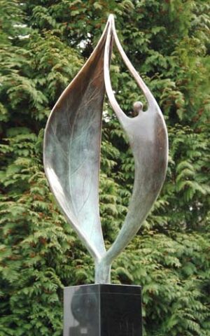 Garten Skulptur Bronze Ein neuer Anfang - Wundervolle Bronze Skulptur für den Außenbereich des Geschäftsgebäudes oder Garten. Kunstwerk aus hochwertigem und witterungsbeständigem Bronze.
