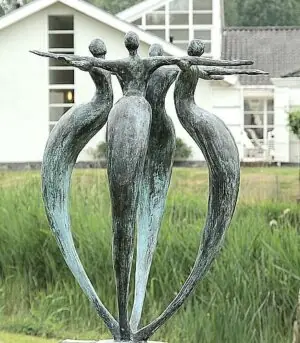 Garten Skulptur Bronze - Wundervolle Bronze Skulptur für den Außenbereich des Geschäftsgebäudes oder Garten. Kunstwerk aus hochwertigem und witterungsbeständigem Bronze.