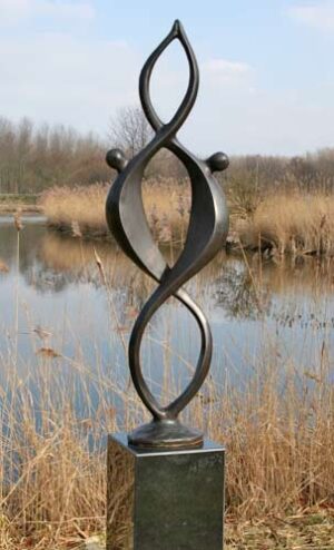 Garten Skulptur Bronze Gemeinsam - Wundervolle Bronze Skulptur für den Außenbereich des Geschäftsgebäudes oder Garten. Kunstwerk aus hochwertigem und witterungsbeständigem Bronze.