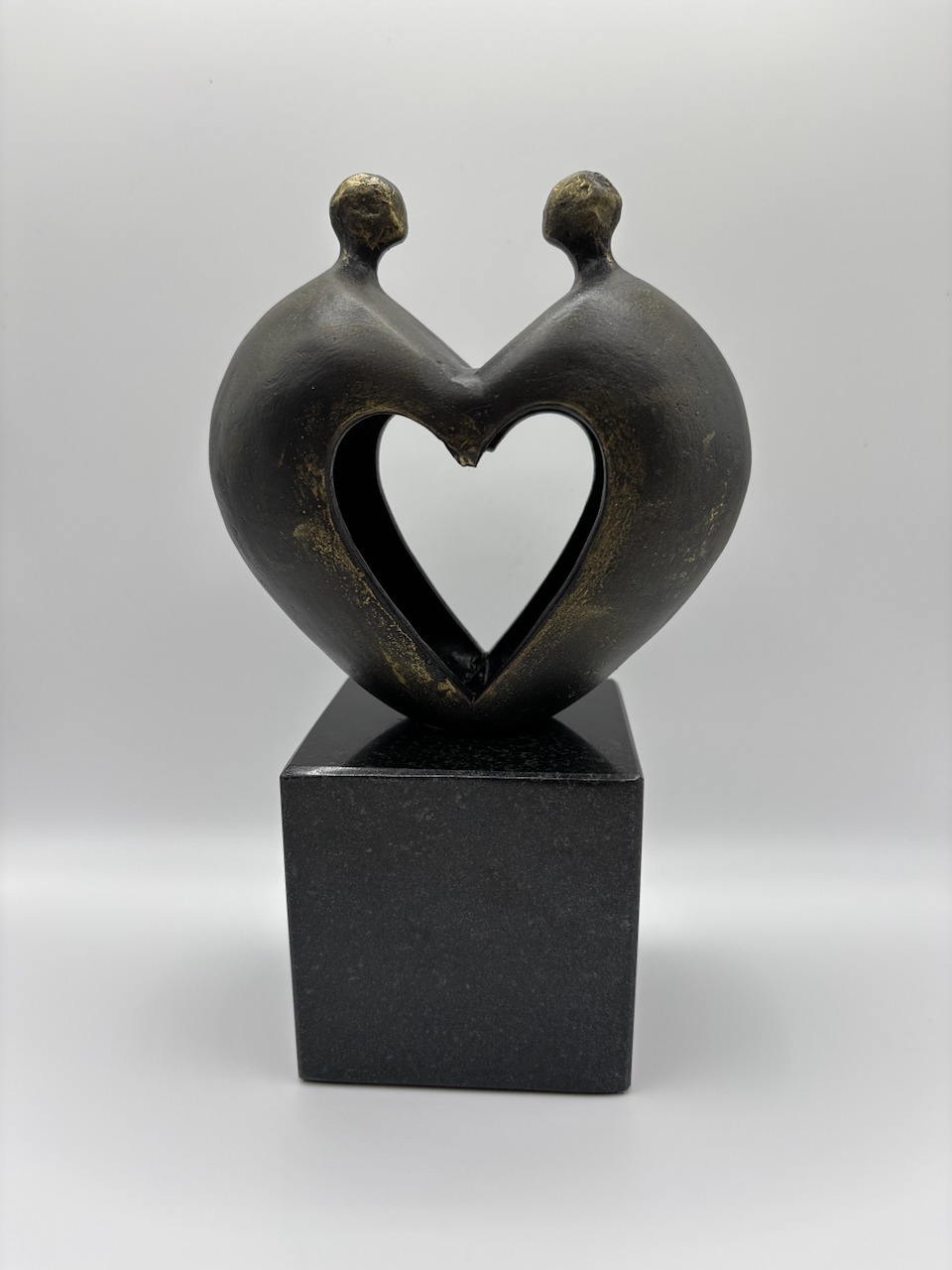 Skulptur "Im Herzen vereint" Geschenk zur Hochzeit, Partnerschaft, Verlobung, Heirat, Heiraten, Verliebte, Jahrestag, Partner, Liebe, Beziehung