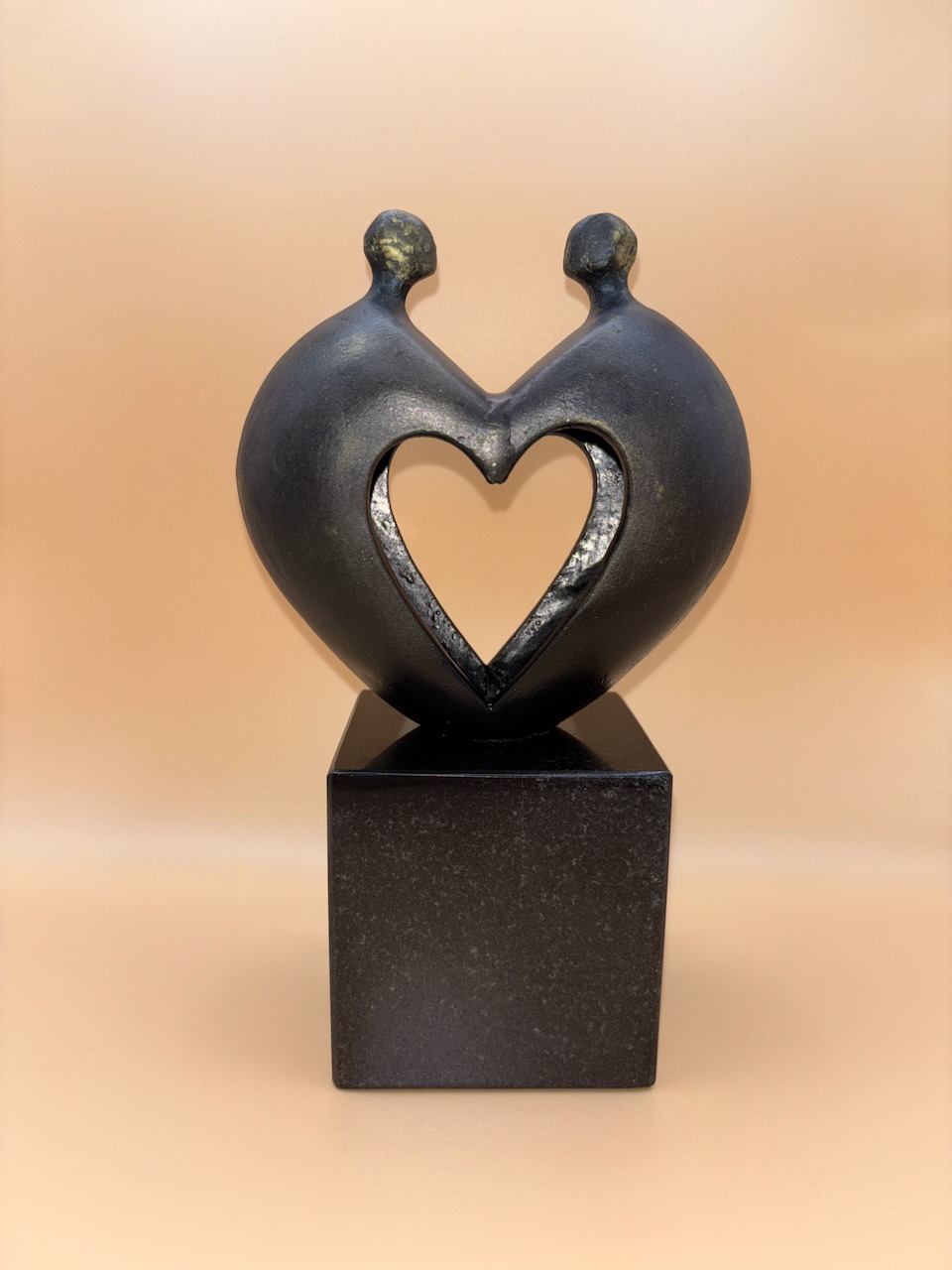 Skulptur "Im Herzen vereint" Geschenk zur Hochzeit, Partnerschaft, Verlobung, Heirat, Heiraten, Verliebte, Jahrestag, Partner, Liebe, Beziehung