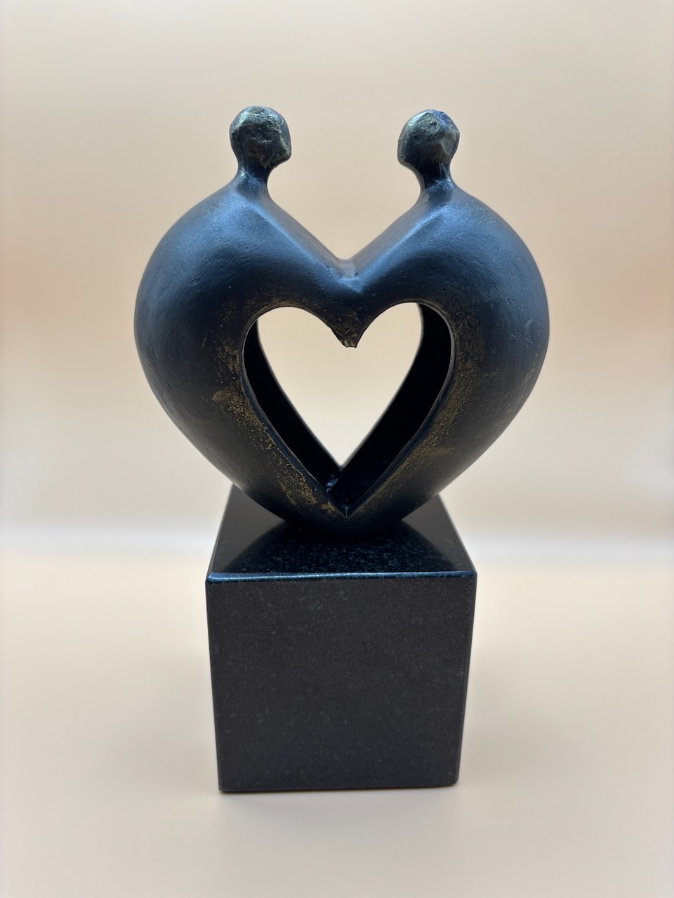 Skulptur "Im Herzen vereint" Geschenk zur Hochzeit, Partnerschaft, Verlobung, Heirat, Heiraten, Verliebte, Jahrestag, Partner, Liebe, Beziehung