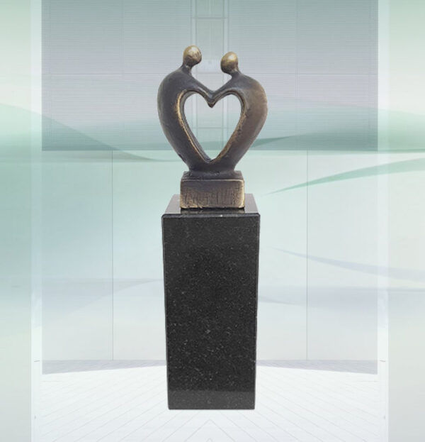 Skulptur "Im Herzen vereint" – Bild 3
