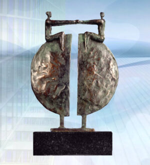 Bronze Skulptur Neue Perspektiven - Impostantes Bronzekunstwerk als Geschenk für Geschäftspartner, Geschäftsführer, Geschäftsführung und Freunde. Auf Wunsch mit Gravur von Text und Logo