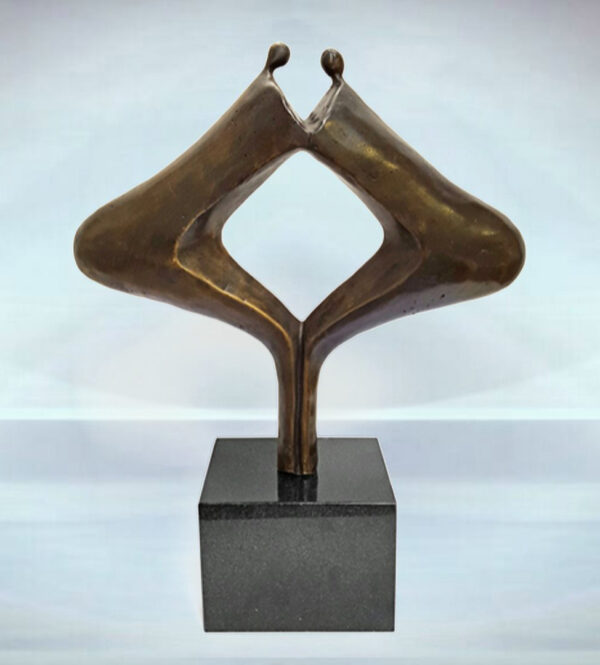 Skulptur Gleichwertige Vertrauensstärke - Exklusives Geschenk für Geschäftspartner, Kunden, Jubiläen und Geburtstage. Hochwertig, modern und zeitlos. Gravur von Text und Logo möglich