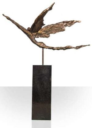 Skulptur mit goldenen Flügeln zum Ziel - Beliebtes Geschenk für tolle Leistungen, zur Ehrung und Auszeichnung. Hochwertig und exklusiv. Mit Gravur personalisierbar